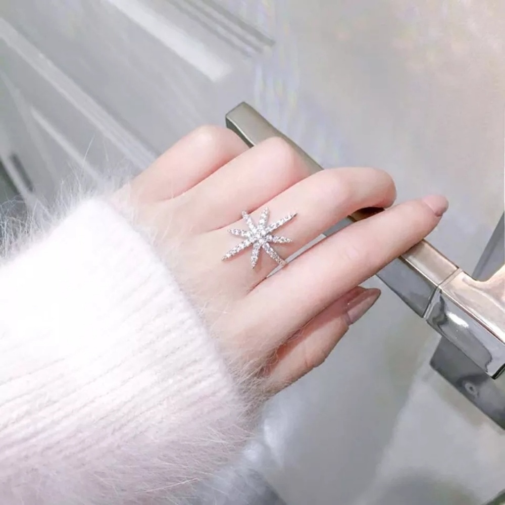 Silver Crystal Star Snowflake Ring - Picture 5 of 8